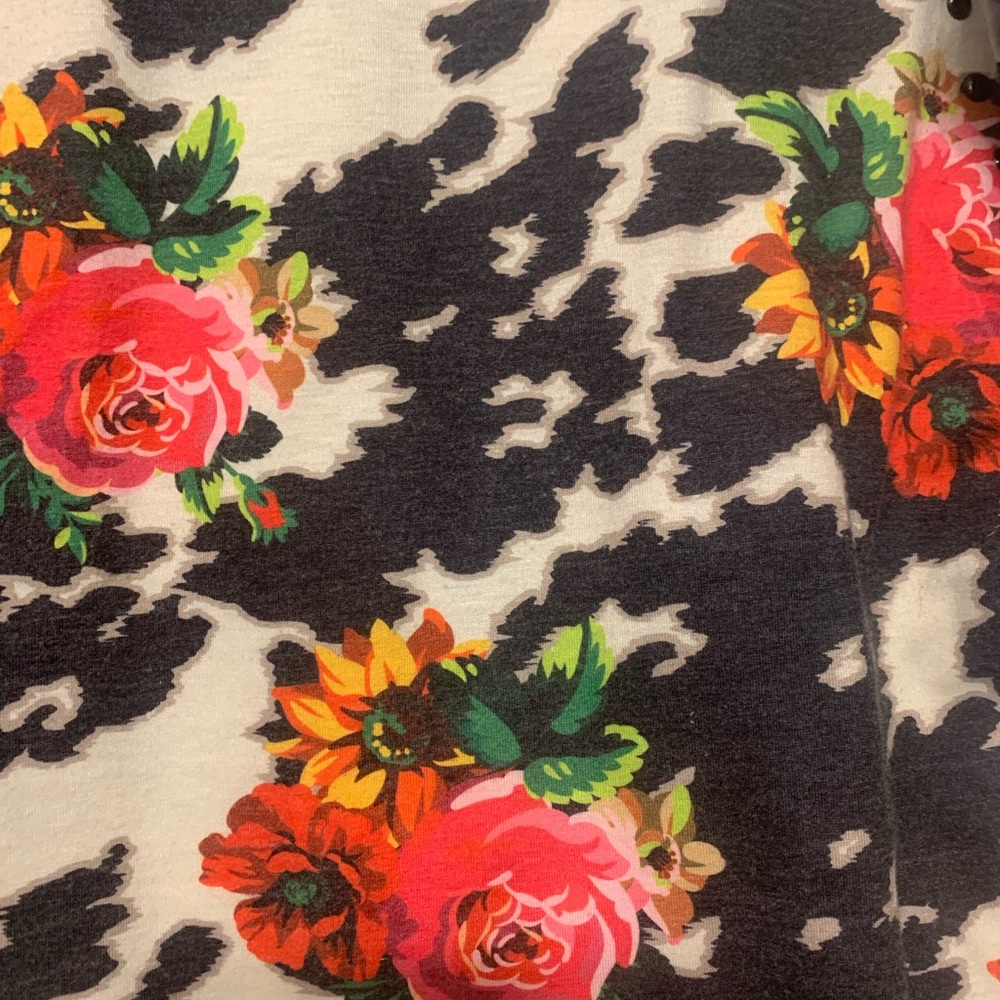 Crazy Train Cow, Cheetah, Stripe & Floral Woman’s Medium T- Shirt.      1653 - Picture 2 of 6